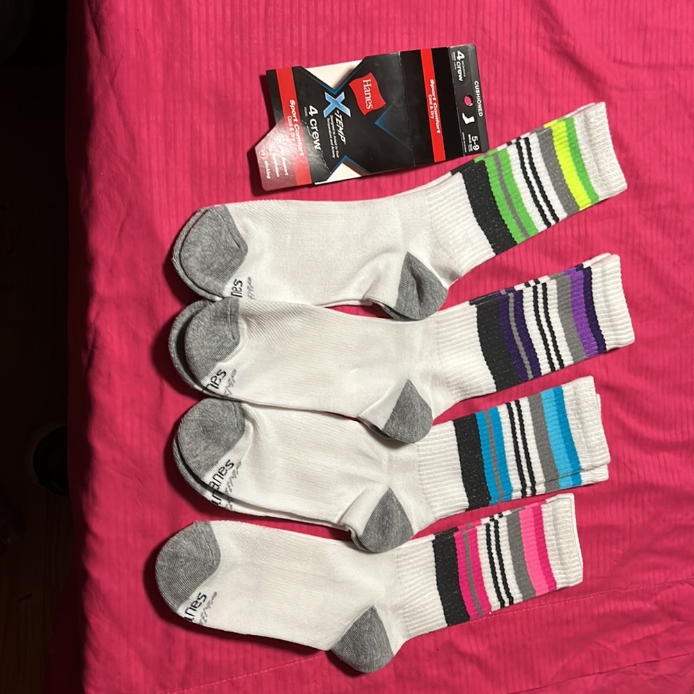 Hanes X-treme 4 pairs crew socks pairs